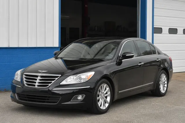 Hyundai Genesis 2008–2013