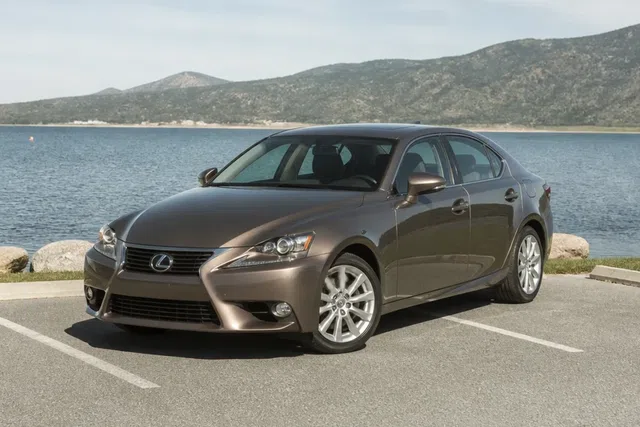 Lexus IS