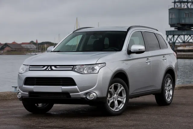 Mitsubishi Outlander 2012–2024