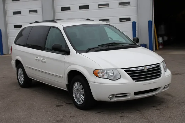 Chrysler Town and Country 2001–2007