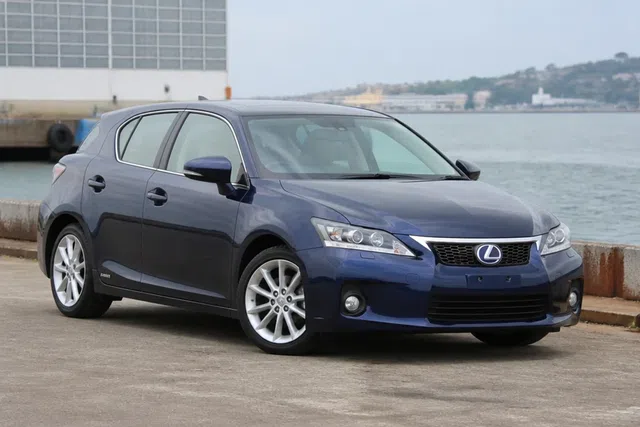 Lexus CT200h