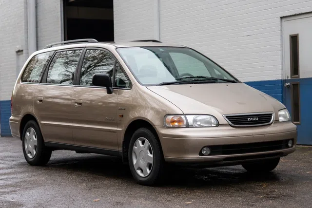 Isuzu Oasis