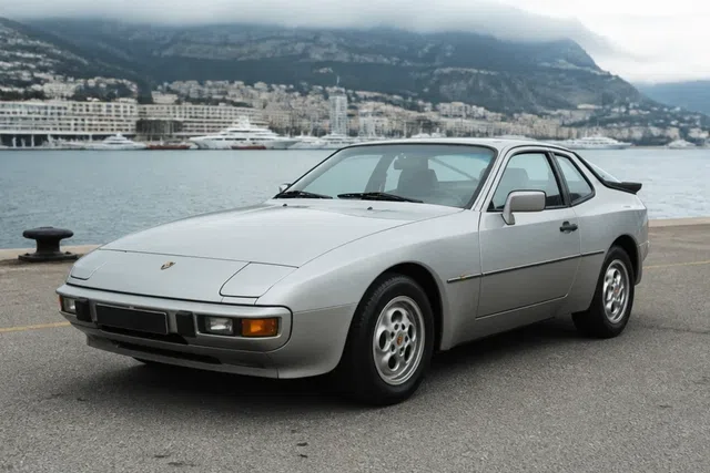 Porsche 944