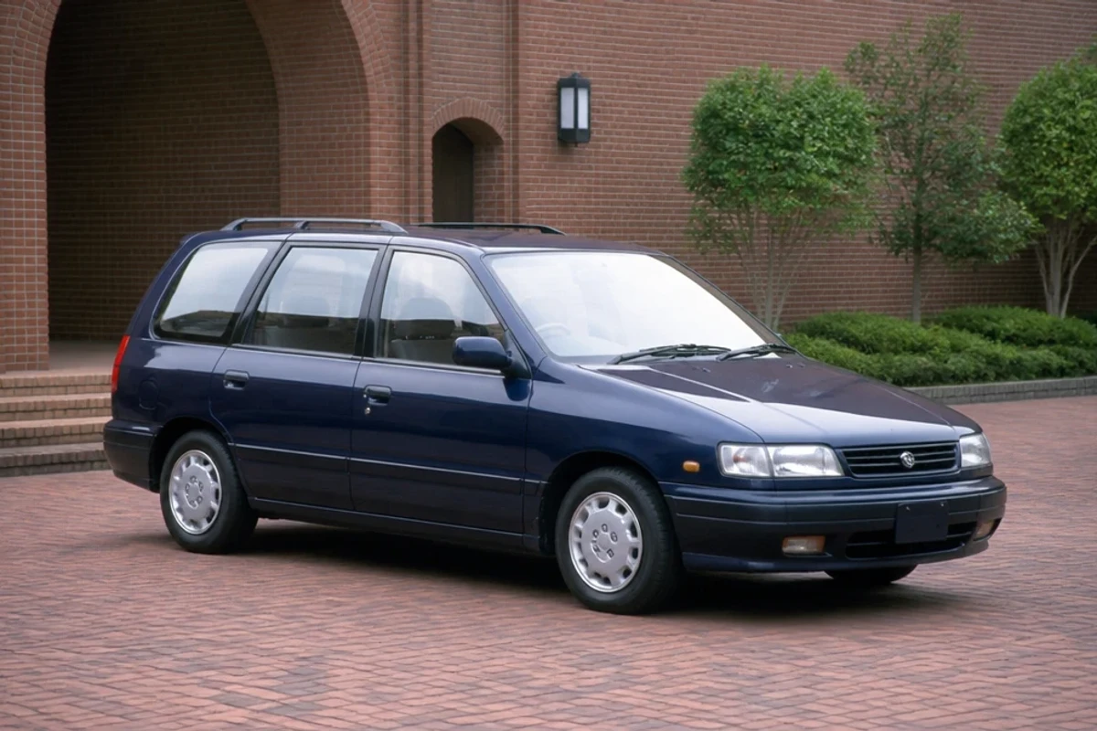 Nissan Prairie 1988–1995