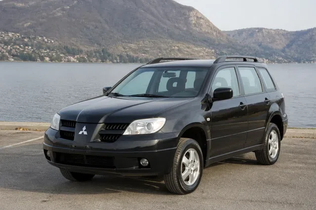 Mitsubishi Outlander 2003–2007